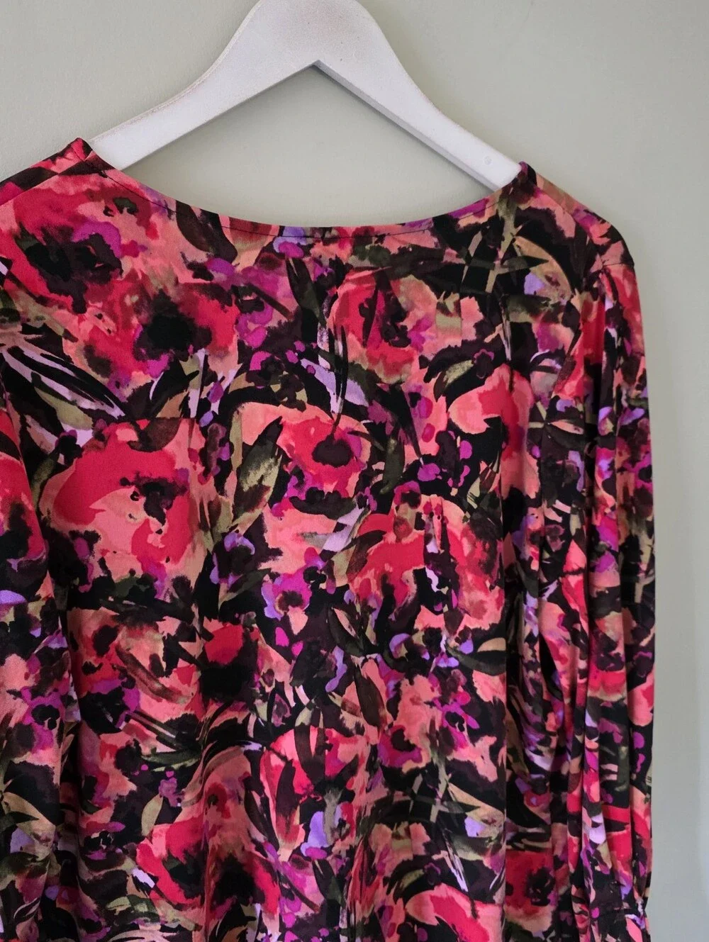 Laura XL Modern Contemporary Romantic Abstract Watercolour Floral Silky Knit Top - Picture 11 of 14